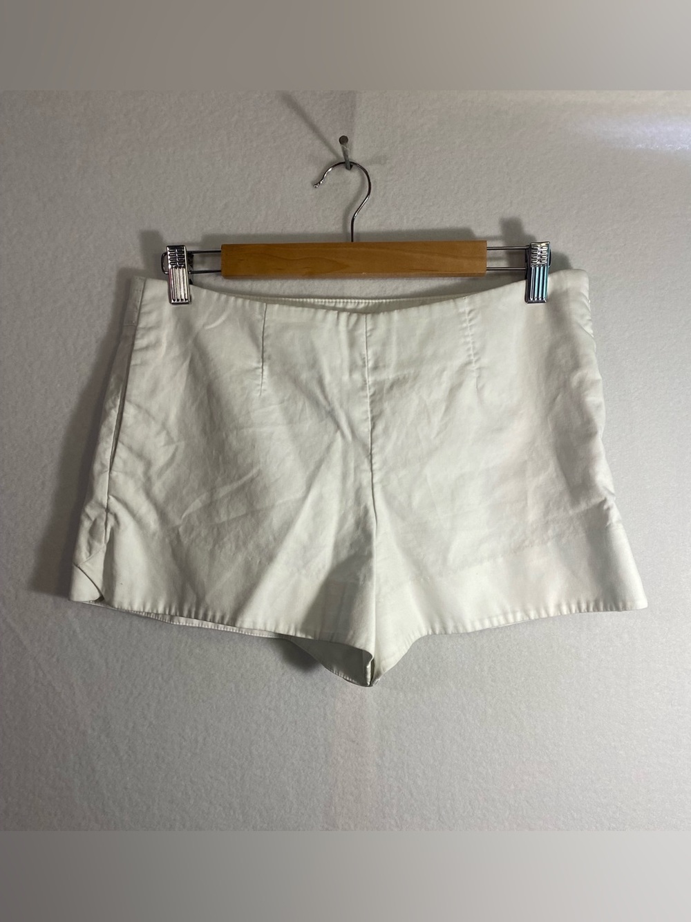 Tory Burch Women’s Shorts Chino Flat Front Side Zip Pockets White Size 6